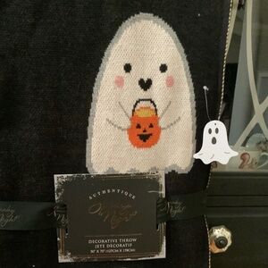 Halloween Spooky night viral ghost throw